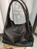 Skórzana torebka worek hobo shopper – skóra naturalna groszkowa (Kolor: Czarny)