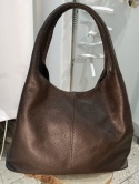 Skórzana torebka worek hobo shopper – skóra naturalna groszkowa (Kolor: ciemny brąz))