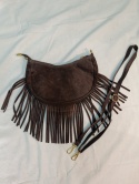 Zamszowa torebka półksiężyc Crossbody BOHO – skóra naturalna (Kolor: ciemny brąz)